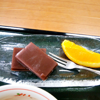 水ようかんと季節の果物(オレンジ)