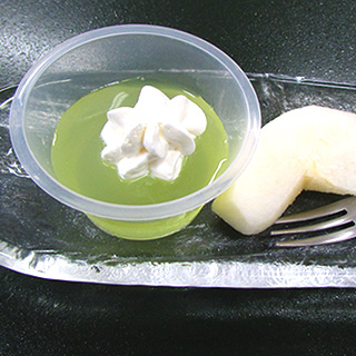 マスカットゼリーと季節の果物(梨)