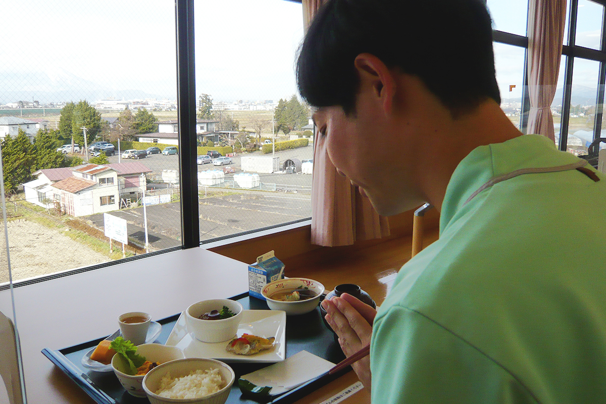 昼食の様子写真